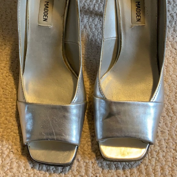 Steve Madden Silver heels, Size 7 - Picture 10 of 11